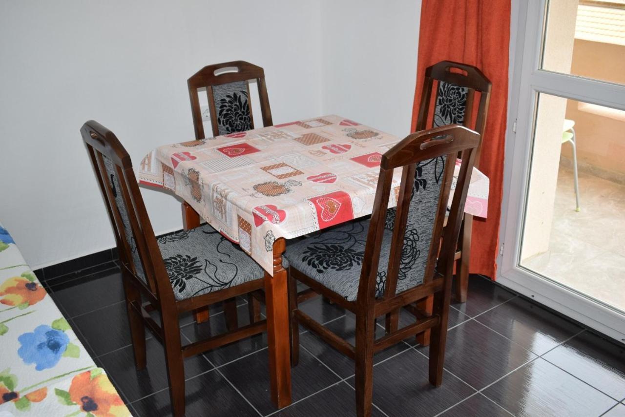 Srebrna Nit Apartment Veliko Gradiste Exterior photo
