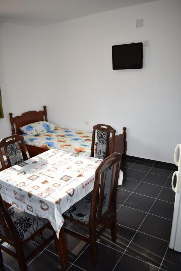 Srebrna Nit Apartment Veliko Gradiste Exterior photo