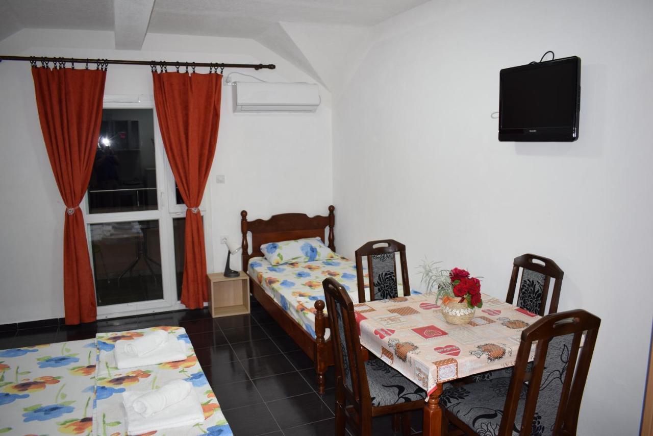 Srebrna Nit Apartment Veliko Gradiste Exterior photo