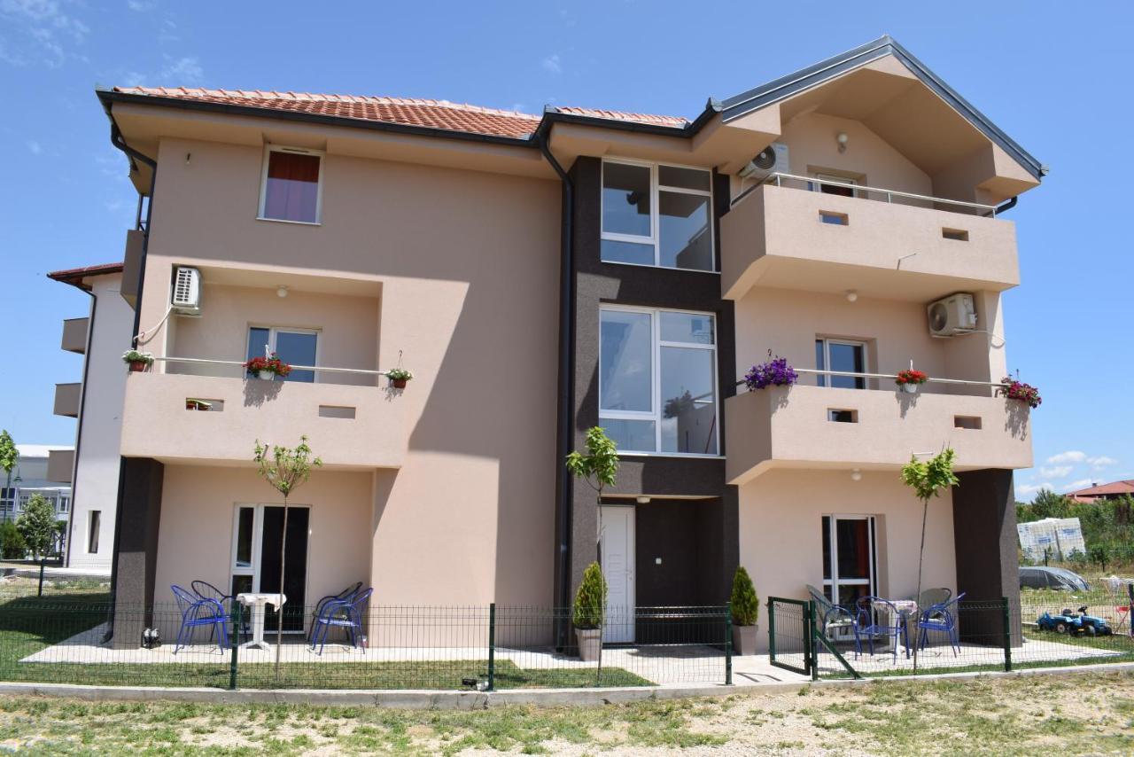 Srebrna Nit Apartment Veliko Gradiste Exterior photo